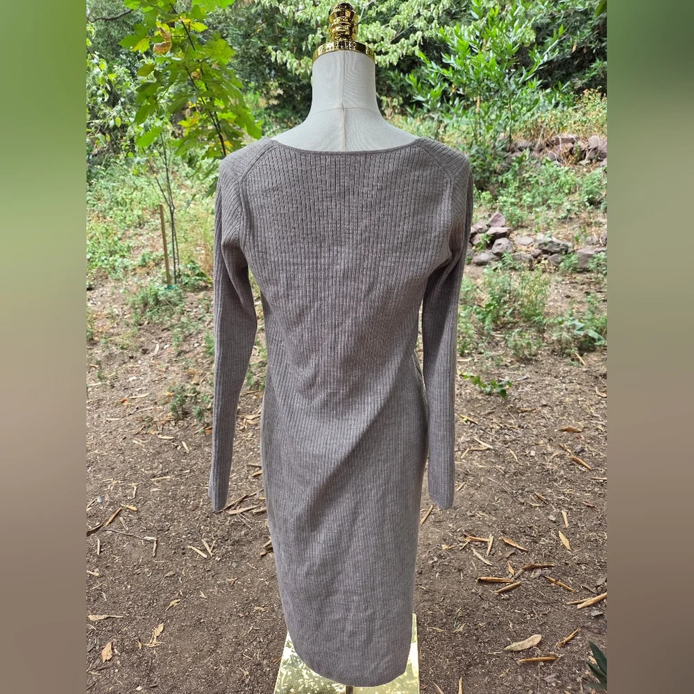 Uniqlo Long Sleeve Gray Maxi Dress Size Medium‎